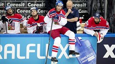 Zklamaný Jaromír Jágr na střídačce českého celku během duelu o bronz s USA. Zklamaný Jaromír Jágr na střídačce českého celku během duelu o bronz s USA.