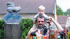 Josef Medlín, rekordman pochodu Praha-Prčice, už odchodil 43 ročníků. Na snímku... Josef Medlín, rekordman pochodu Praha-Prčice, už odchodil 43 ročníků. Na snímku...