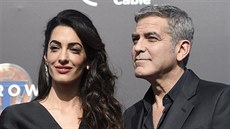 George Clooney a jeho manelka Amal (Anaheim, 9. kvtna 2015)