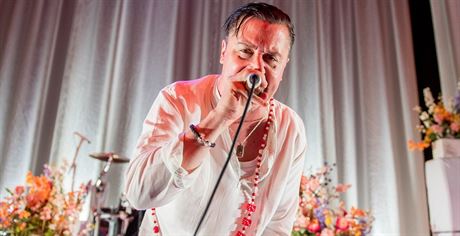 Zpvák Mike Patton na koncertu Faith No More v Detroitu