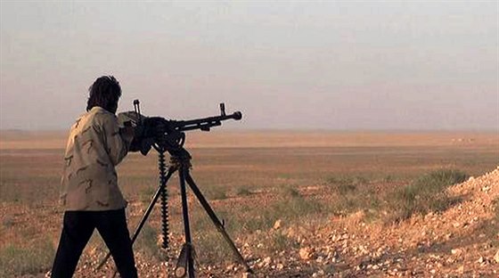 Boje mezi Islámským státem a Asadovými vojsky  nedaleko Palmýry (21. kvtna...