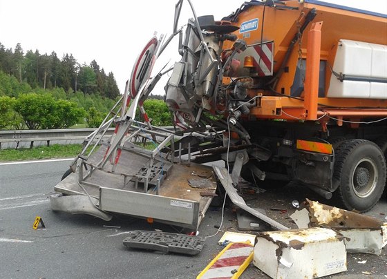 Nehoda kamionu u 136. km dálnice D5 ve smru na Rozvadov (19. 5. 2015)