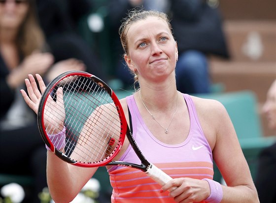 eská tenistka Petra Kvitová zdraví diváky po postupu do 3. kola Roland Garros.