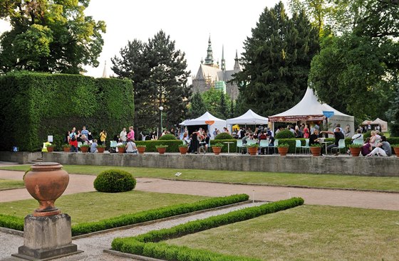 Královská zahrada Praského hradu, v ní se i letos koná Prague Food Festival.