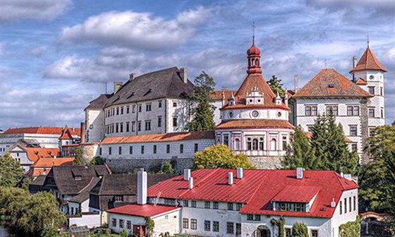 Djitm koncert, jarmark a divadelních pedstavení je jindichohradecký hrad...