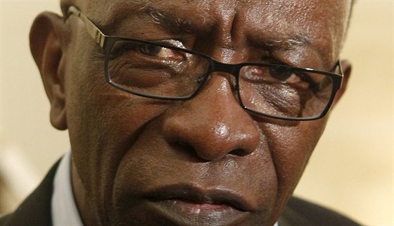 Bývalý viceprezident FIFA Jack Warner ml pijmout úplatek deset milion dolar za to, e podpoí zvolení Jiní Afriky jako poadatele mistrovství svta 2010.