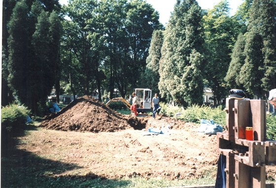 Pracovníci firmy Pargent ped patnácti lety exhumovali tla Nmc z hromadného...