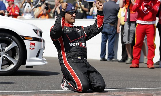 Juan Pablo Montoya se raduje z triumfu v závod 500 mil v Indianapolis.