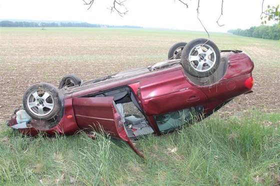 Mu obrátil auto na stechu. Jako zázrakem se mu nic nestalo (20. 5. 2015)