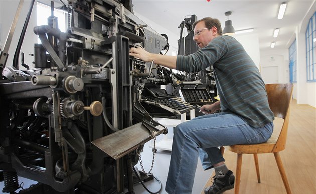 V Plzni vzniklo nové Muzeum knihtisku a knihy. Na snímku pracovník tiskárny...