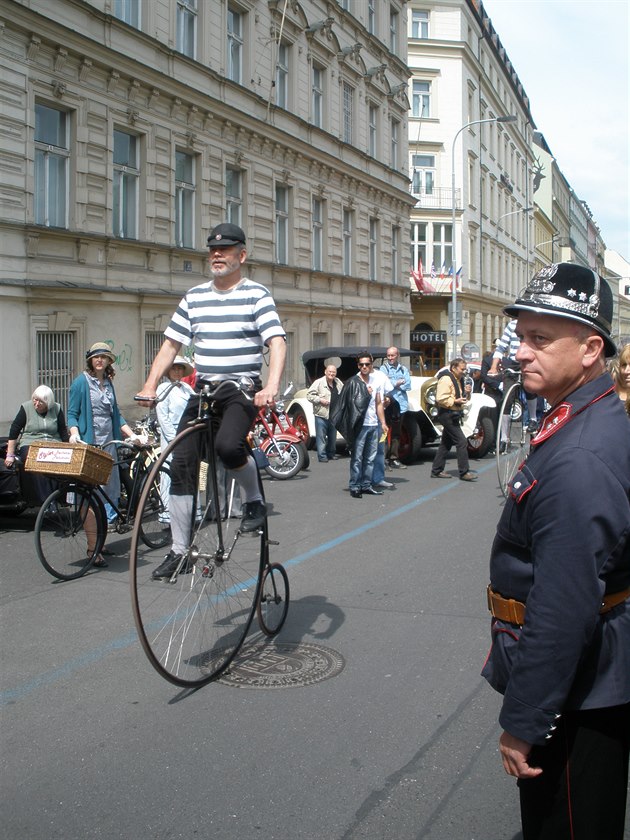 Historické vozy a motocykly v Praze