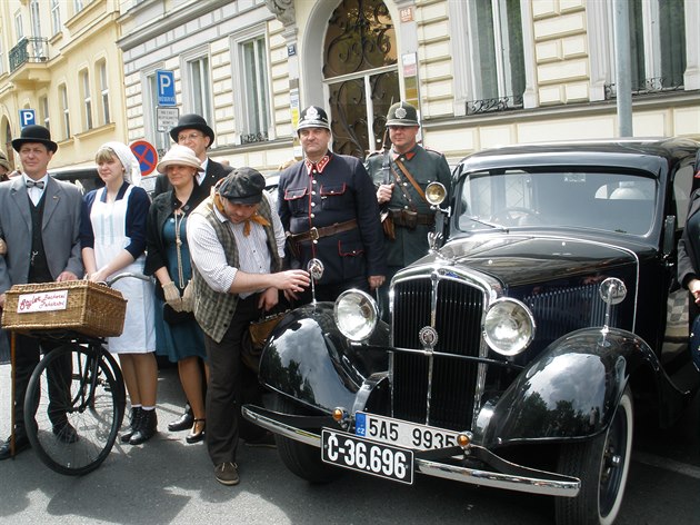 Historické vozy a motocykly v Praze