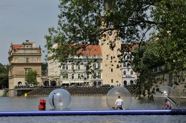 Zorbing na Vltav