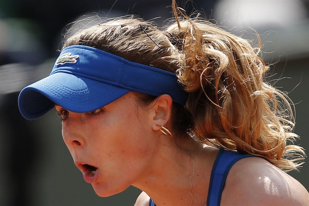 Francouzská tenistka Alize Cornetová v duelu s Italkou  Robertou Vinciovou.