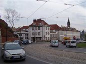 Budova bývalé tramvajové mnírny v ulici U Bruských kasáren.