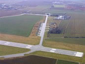 Letecký pohled na část areálu letiště v Bochoři, které leží poblíž Přerova. Letecký pohled na část areálu letiště v Bochoři, které leží poblíž Přerova.
