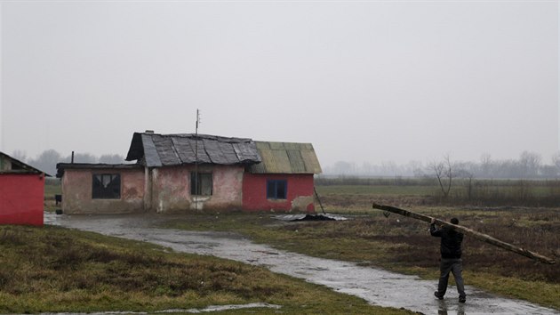 Romsk ghetto ve vesnici Krovsk Chlmec na jihu Slovenska (2. bezna 2015)