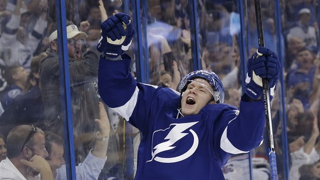 Ondej Palt slav jeden ze svch gl do st NY Rangers.