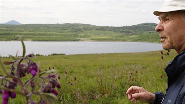 Jezero Milada s plochu 252,2 hektaru, dlkou 3,2 kilometru, kou a 700 metr a maximln hloubkou 24,7 je tet nejvt v esku.