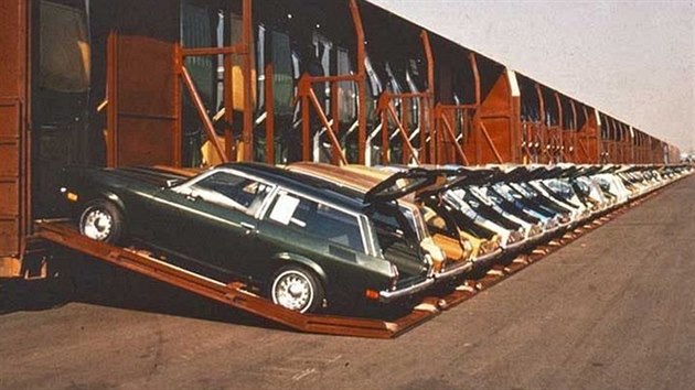 Systm Vert-A-Pac vyvinula automobilka General Motors v 70.letech minulho stolet pro pepravu modelu Chevrolet Vega po eleznici.