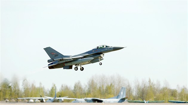 Norsk letoun F-16 na litevsk zkladn iauliai