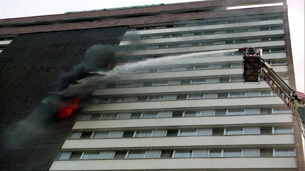 Požár hotelu Olympik v Karlíně vznikl v 11. patře. Požár hotelu Olympik v Karlíně vznikl v 11. patře.