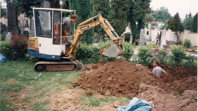 Pracovnci firmy Pargent ped patncti lety exhumovali tla Nmc z hromadnho hrobu. Nen ale jasn, kam ostatky odvezli.