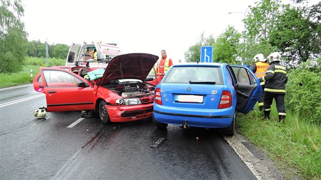 Rann hromadn nehoda mezi Novm Borem a Pihelem na eskolipsku.