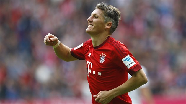 Bastian Schweinsteiger z Bayernu Mnichov slav gl do st Mohue.