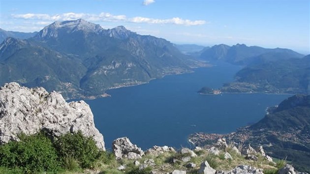 Jezero Como, jin pohled smrem k Leccu