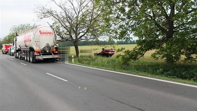 Mu obrtil auto na stechu. Jako zzrakem se mu nic nestalo (20. 5. 2015)