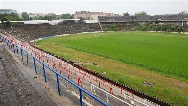 Stav revitalizovanho stadionu za Lunkami.