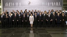 Evroptí státníci na summitu v Rize (22. kvten 2015)