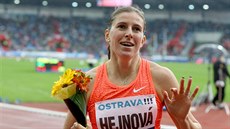 Zuzana Hejnová v cíli závodu na 400 m pekáek na Zlaté trete.