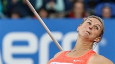 Barbora Špotáková zápolí s oštěpem na mítinku Zlatá tretra. Barbora Špotáková zápolí s oštěpem na mítinku Zlatá tretra.