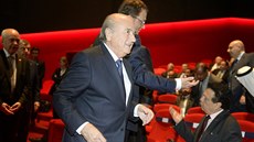 V DOBRÉ NÁLADĚ. Sepp Blatter přichází na kongres FIFA. V DOBRÉ NÁLADĚ. Sepp Blatter přichází na kongres FIFA.