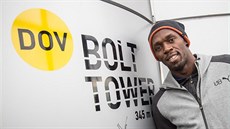 Usain Bolt na prohlídce Dolní oblasti Vítkovice, bhem ní poktil nástavbu...