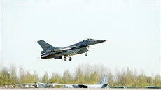 Norský letoun F-16 na litevské základn iauliai