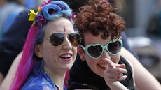 Dvojice en oekávala v Dublinu výsledky referenda o svatbách homosexuál (23....