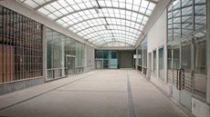 Pasáž Jalta na snímku z roku 2005. Pasáž Jalta na snímku z roku 2005.