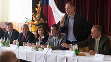 Hostitelem debaty byl místopředseda sněmovny a místostarosta Suché Lozi Petr... Hostitelem debaty byl místopředseda sněmovny a místostarosta Suché Lozi Petr...