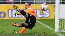 Jablonecký gólman Michal pit zasahuje ve finále domácího poháru s Libercem