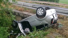 Řidič u Sentic převrátil auto na střechu (26. 5. 2015). Řidič u Sentic převrátil auto na střechu (26. 5. 2015).