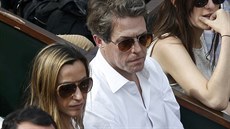 Hugh Grant a Anna Elisabet Ebersteinová (Paí, 24. kvtna 2015)