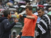 TAK BUDEME HRT? Tom Berdych a Jo-Wilfried Tsonga se pi pehce dohaduj s...