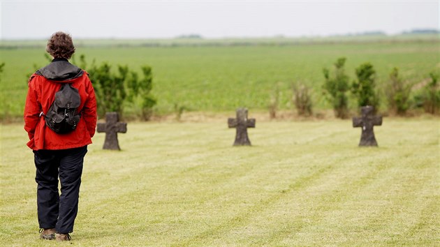 Několik stovek lid&iacute; se vydalo na pouť z Pohořelic do Brna, aby uctili pam&aacute;tku Němců, kteř&iacute; zahynuli při odsunu na konci světov&eacute; v&aacute;lky. (30. května 2015)