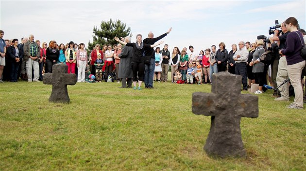 Nkolik stovek lid se vydalo na pou z Pohoelic do Brna, aby uctili pamtku Nmc, kte zahynuli pi odsunu na konci svtov vlky. (30.5.2015)