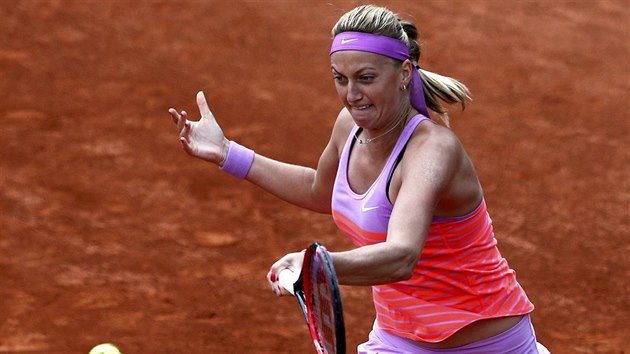 RISK. Petra Kvitov ve tetm kole na Roland Garros.