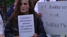 Eva Michaláková pi protestu v norském Oslu. (30. kvtna 2015)