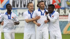 Ostravští fotbalisté slaví trefu proti Dukle, autor gólu Davor Kukec je druhý... Ostravští fotbalisté slaví trefu proti Dukle, autor gólu Davor Kukec je druhý...